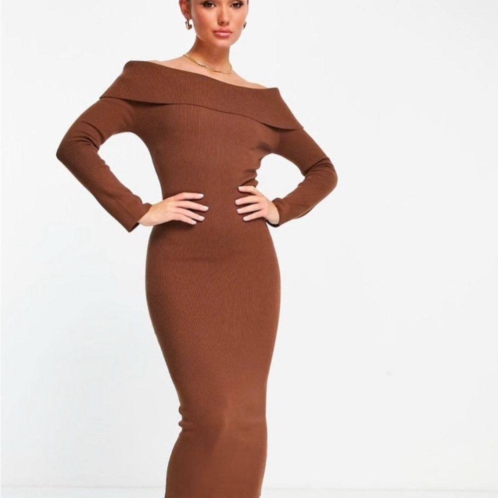 BLOGGERS FAVORITE 
Pretty Lavish off the shoulder Dress - Picture 2 of 3